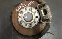 СТУПИЦА В СБОРЕ Volkswagen Golf 2003-2009 1K0505435AB MK5 BLF, задняя левая