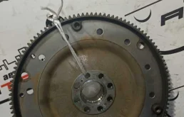 МАХОВИК AUDI 06H105323R