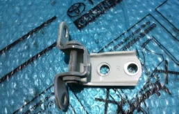 Петля двери задней правой нижняя TOYOTA Land Cruiser (150)-Prado 2009> 2012 6877052031 3.0