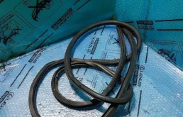 Уплотнитель двери передней правой(дверного проема) TOYOTA LAND CRUISER 200 6231160141