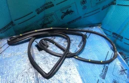 Уплотнитель двери TOYOTA LAND CRUISER 200 2018 6787260110 4