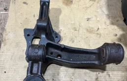 Кулак поворотный задний правый TOYOTA Camry V55 2014-2018 2017 4230448010