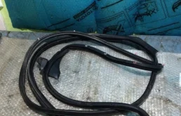 Уплотнитель двери TOYOTA Land Cruiser 200 2012 6786260150 4, передний левый