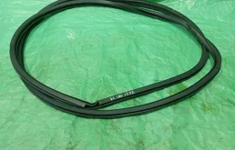 Уплотнитель двери TOYOTA LAND CRUISER 200 2013 6231160141 URJ200 4.5 1VD-FTV, передний правый