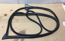 Уплотнитель двери передней правой TOYOTA LAND CRUISER 200 2015 6786160150 URJ202 4.6 1UR-FE, передний правый