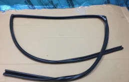 Уплотнитель стекла двери TOYOTA LAND CRUISER 200 2020 6815260050 URJ202 1VD-FTV 4.5, задний левый