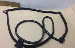 Уплотнитель двери задней правой TOYOTA LAND CRUISER 200 2018 6787160110 URJ202 1VD-FTV 4.5