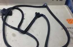 Уплотнитель двери TOYOTA Land Cruiser 2016 6787160110 URJ202 1VD-FTV 4.5, задний правый