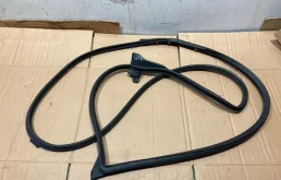 Уплотнитель двери TOYOTA Land Cruiser 2018 6786160150 URJ202 4.5 1VD-FTV, передний правый