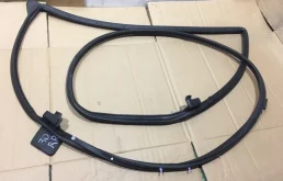Уплотнитель двери TOYOTA Land Cruiser 2018 6787160110 URJ202 4.5 1VD-FTV, задний правый
