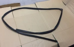 Уплотнитель стекла двери TOYOTA Land Cruiser 2018 6814160070 URJ202 4.5 1VD-FTV, передний правый