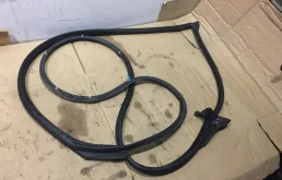 Уплотнитель двери передней правой LEXUS LX570 2011 6786160150 URJ200 3UR-FE 5.7