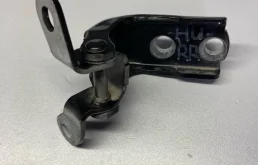 Петля двери задней правой нижняя LEXUS LX570 2016 6877060040 URJ200 3UR-FE 5.7