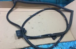 Уплотнитель двери задней правой TOYOTA Land Cruiser 2018 6787160110 URJ202 4.5 1VD-FTV, задний правый