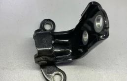 Петля двери задней правой нижняя LEXUS LX570 2017 6877060040 URJ202 3UR-FE 5.7