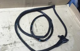 Уплотнитель двери TOYOTA Land Cruiser 2018 6786160150 URJ202 4.5 1VD-FTV, передний правый