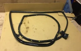 Уплотнитель двери задней левой TOYOTA Land Cruiser 2017 6787260110 URJ202 1VD-FTV 4.5