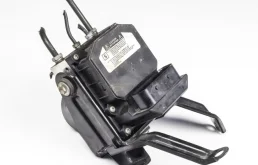 Блок ABS для Toyota Avensis на фотографиях