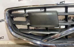 Решетка радиатора для Volvo S60 2015 года на фотографиях