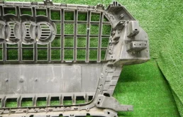 Решетка радиатора для Audi Q3 2011 года на фотографиях