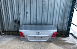 Крышка багажника для Toyota Avensis на фотографиях