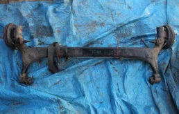 Задняя балка для Toyota Corolla 2002 года на фотографиях