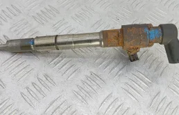Форсунка дизельная 03L130277B VOLKSWAGEN CADDY 3 (2010-2015) 2015 1.6 TDI КПП 5ст.