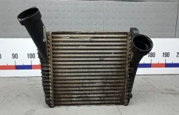 Радиатор интеркулера 7L6145803D VOLKSWAGEN TOUAREG 2 (2010-2018) 2011 3.0 V6 TDI АКПП