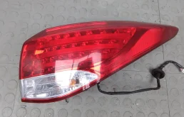 Фонарь задний правый 924023Z000 HYUNDAI I40 (2012-0000) 2013 1.7 CRDI