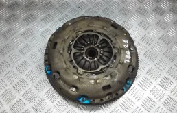 Маховик демпферный дизельный 04L105266B VOLKSWAGEN PASSAT B7 (2010-2017) 2011 2.0 D TDI CR КПП 6ст.