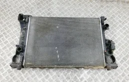 Радиатор системы охлаждения CV618005TA,31261104,CV618005TB,1805529,1773041,31368362,30792220,30792221,31368299,31368060,6G918005AD,30748550,31261105,31368059,6G918005FD,LR000583,31368361,1778038,LR039623,31368082,LR006714,6G918005AC,LR002641,1778037,6G918005AB,LR006715,1493771,6G918005FC,LR039530,36002413,36002451,36000105,6G918005FB,1377541,36000106,1493774,1433321,36002414 VOLVO V70 3 (2005-2007) 2008 2.4 D D5 КПП 5ст.