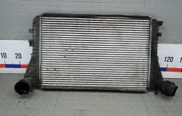 Радиатор интеркулера 1K0145803L VOLKSWAGEN JETTA 5 (2006-2010) 2008 1.9 TDi PD КПП 5ст.