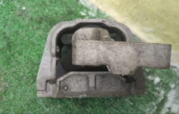 Подушка двигателя Volkswagen Jetta 1K0199262L, правая