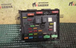 Блок предохранителей под капот Audi Q3 3C0937125A