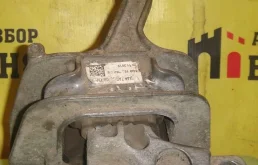 Подушка двигателя Skoda Octavia 5Q0199262BE A7, правая