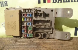 Блок предохранителей под торпедо Toyota Corolla 8273002040 120