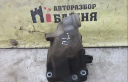 Кронштейн двигателя Mercedes C-Class 2014 A2742234304 W205 274.910, левый
