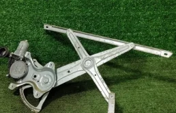 Стеклоподьемник Toyota Corolla 2013 6981002530 180 1NRFE, передний правый