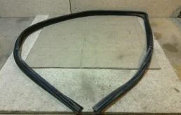 Уплотнитель стекла двери Renault Logan 2009 803315826R 1.4 K7J, передний левый