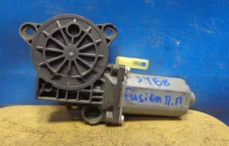 Моторчик стеклоподъемника Ford Fusion 2007 0130821939 1.6 FYJA, передний правый