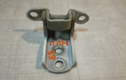 Петля двери Nissan Tiida 2010 82421ED01A C11 1.6 HR16DE