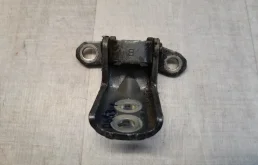 Петля двери Nissan Qashqai 2009 824212F030 J10 HR16DE