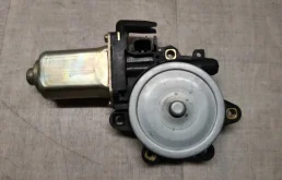 Моторчик стеклоподъемника Nissan Tiida 80731ED00A C11, передний левый