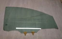 Стекло двери Nissan Note 803009U000 E11, переднее правое