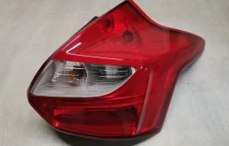 Фонарь задний Ford Focus 3 1825318 PNDA, правый
