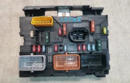 Блок предохранителей Citroen C5 9664055780