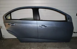 Дверь Chevrolet Aveo 95087821 T300 F16D4, правая