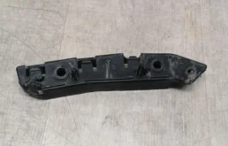 Кронштейн переднего бампера Ford Focus 3 1718730, правый