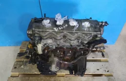 Двигатель без навесного для Nissan X-Trail 2006 года на фотографиях