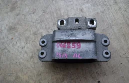 Подушка двигателя Volkswagen Golf 2003-2009 1K0199555AC MK5, левая